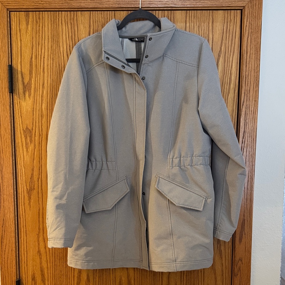 The North Face Women’s XL Windwall Jacket